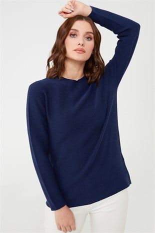 Женский трикотажный свитер темно-синий