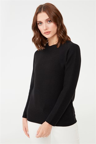 Женский трикотажный вязаный свитер черный