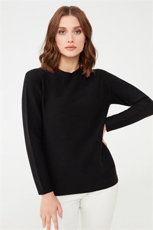 Женский трикотажный вязаный свитер черный