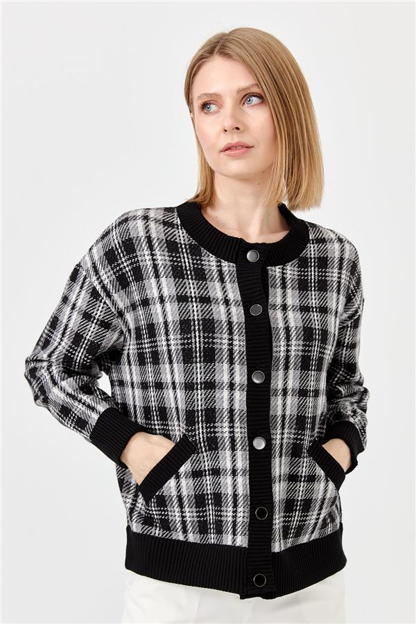 Женский короткий жакет с круглым вырезом в клетку черный