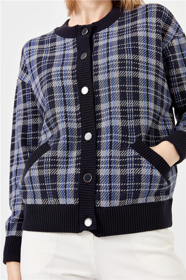 Женский короткий жакет с круглым вырезом в клетку темно синий