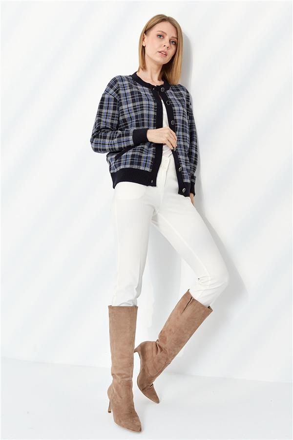 Женский короткий жакет с круглым вырезом в клетку темно синий