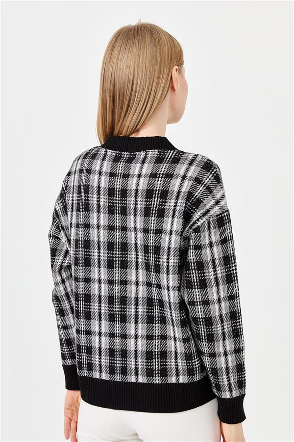 Женский короткий жакет с круглым вырезом в клетку черный