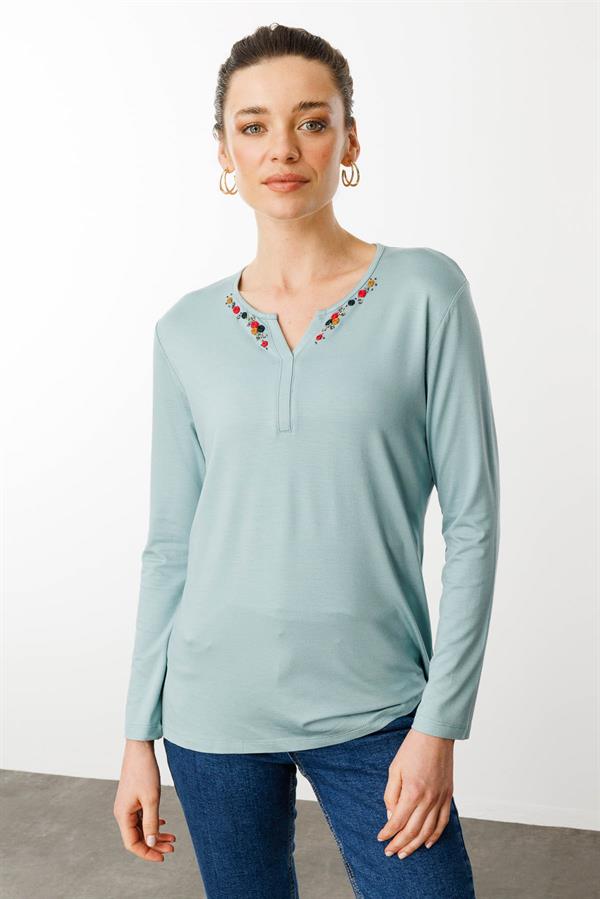 Kadın Sıfır Yaka El Nakışı İşlemeli Bluz Mint