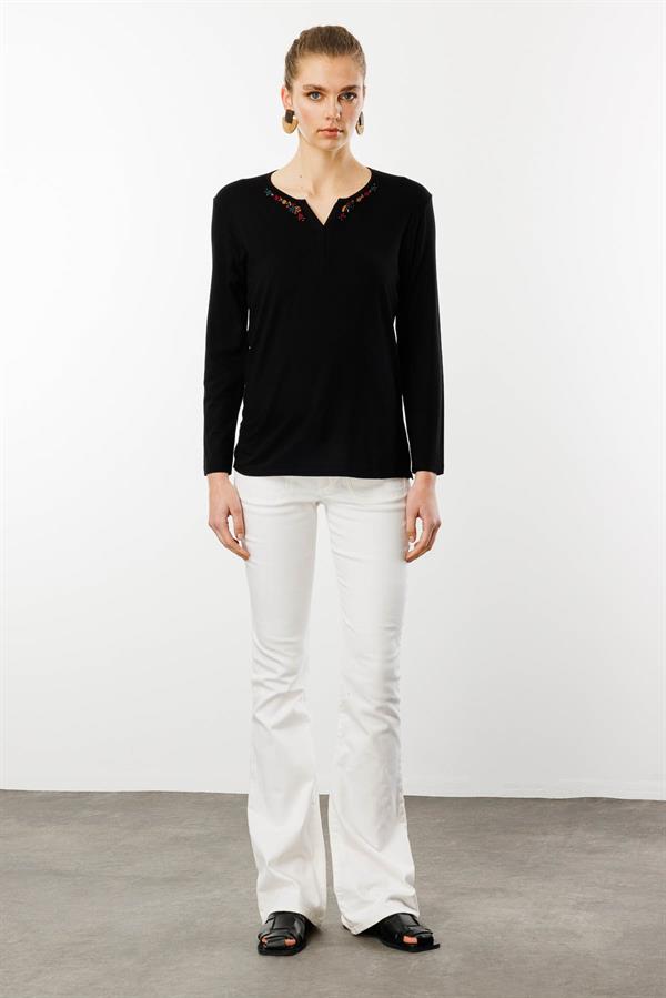 Kadın Sıfır Yaka El Nakışı İşlemeli Bluz Siyah