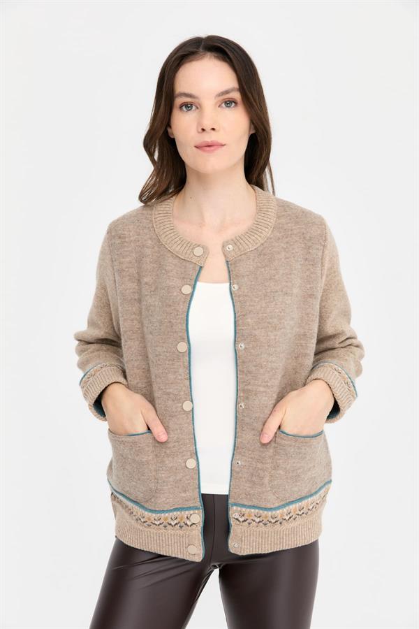 Kadın Sıfır Yaka Eteği ve Kol Ucu Desenli Yün Ceket K.Bej