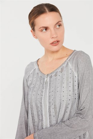 Женский трикотажный жакет на молнии серого цвета