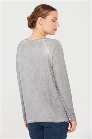 Женский трикотажный жакет на молнии серого цвета