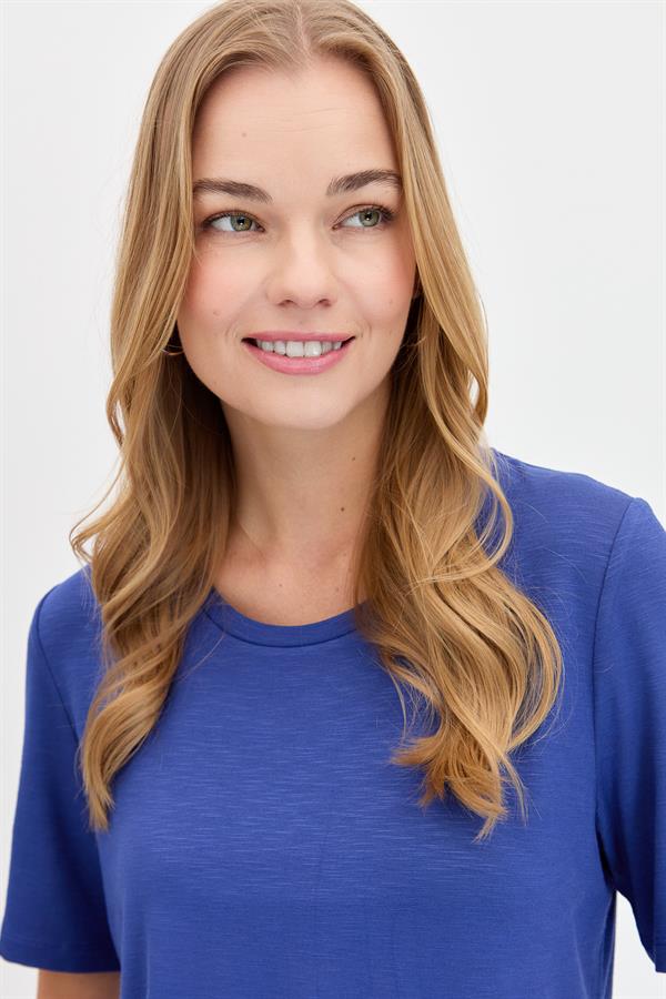 Женская футболка из чесаного хлопка с круглым вырезом