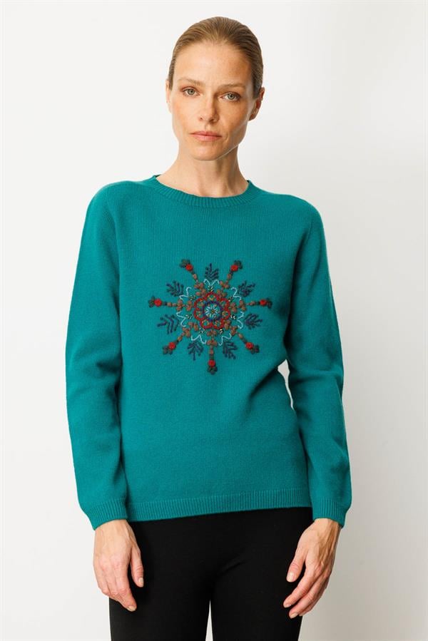 Kadın Sıfır Yaka Kartanesi İşlemeli Yün Kazak A.Ö.Başı