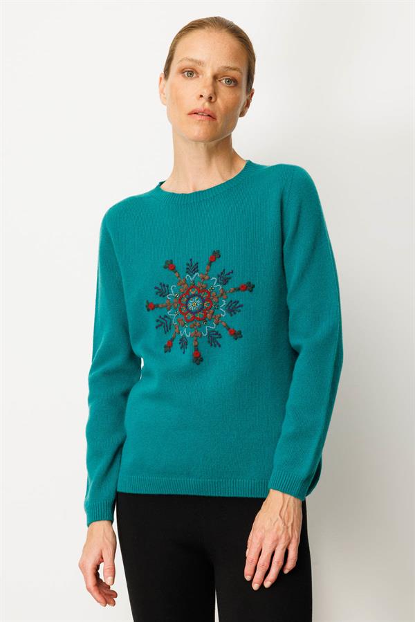 Kadın Sıfır Yaka Kartanesi İşlemeli Yün Kazak A.Ö.Başı