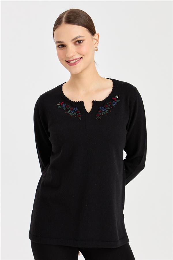 Kadın Sıfır Yaka Kenarı Dantel İşlemeli Yün Kazak Siyah