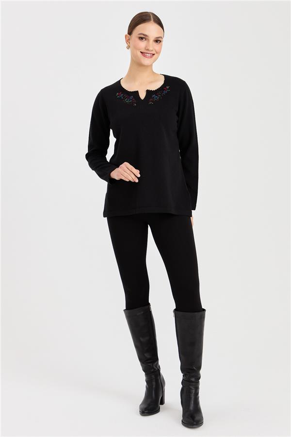 Kadın Sıfır Yaka Kenarı Dantel İşlemeli Yün Kazak Siyah
