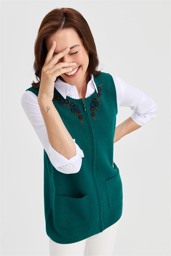 Женский шерстяной жилет с кружевной вышивкой и нулевым воротником