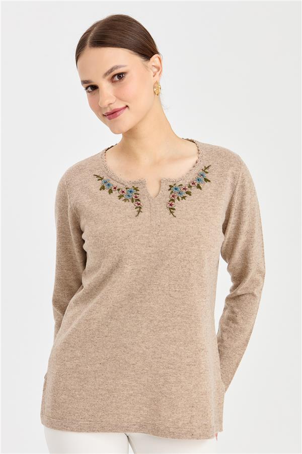 Kadın Sıfır Yaka Kenarı Dantel İşlemeli Yün Kazak K.Bej