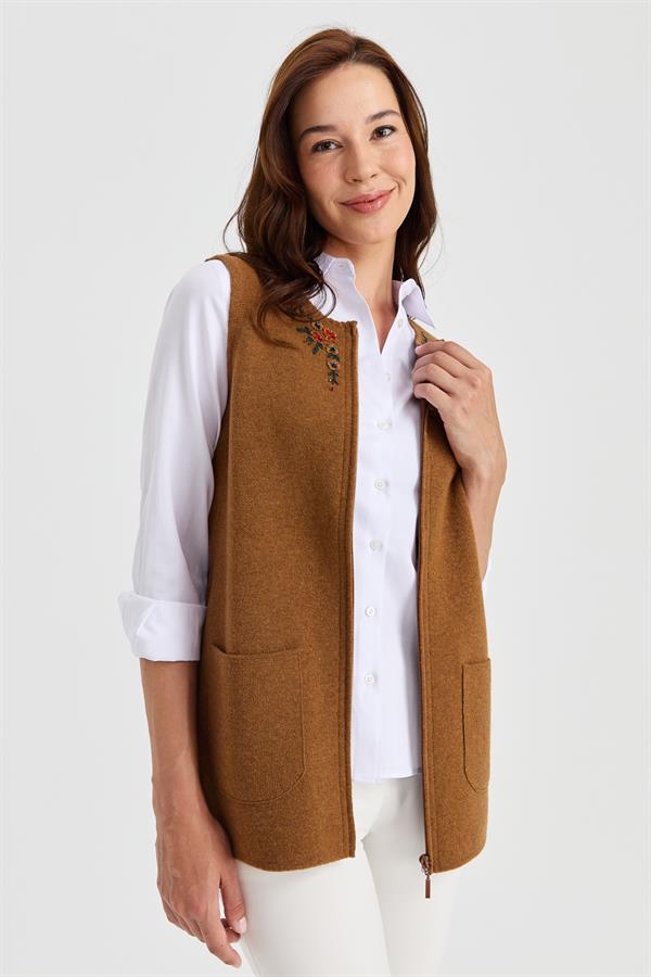 Женский шерстяной жилет с кружевной вышивкой и нулевым воротником