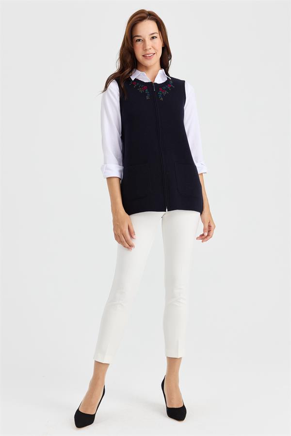 Женский шерстяной жилет с кружевной вышивкой и нулевым воротником