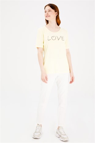 Женская трикотажная футболка с надписью Love с круглым вырезом и коротким рукавом желтого цвета