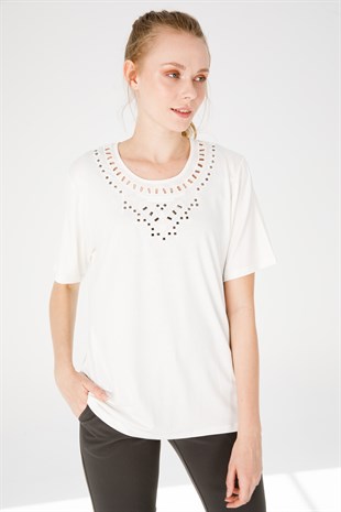 Женская трикотажная блуза с камнями с круглым вырезом и коротким рукавом цвета слоновой кости