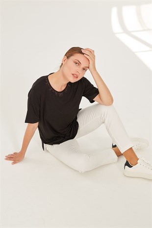 Женская трикотажная блузка черного цвета