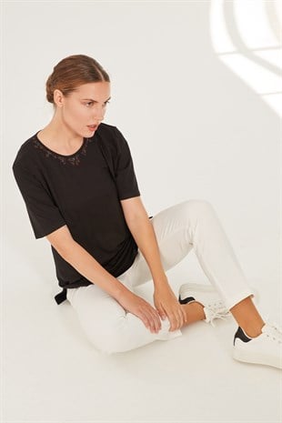 Женская трикотажная блузка черного цвета