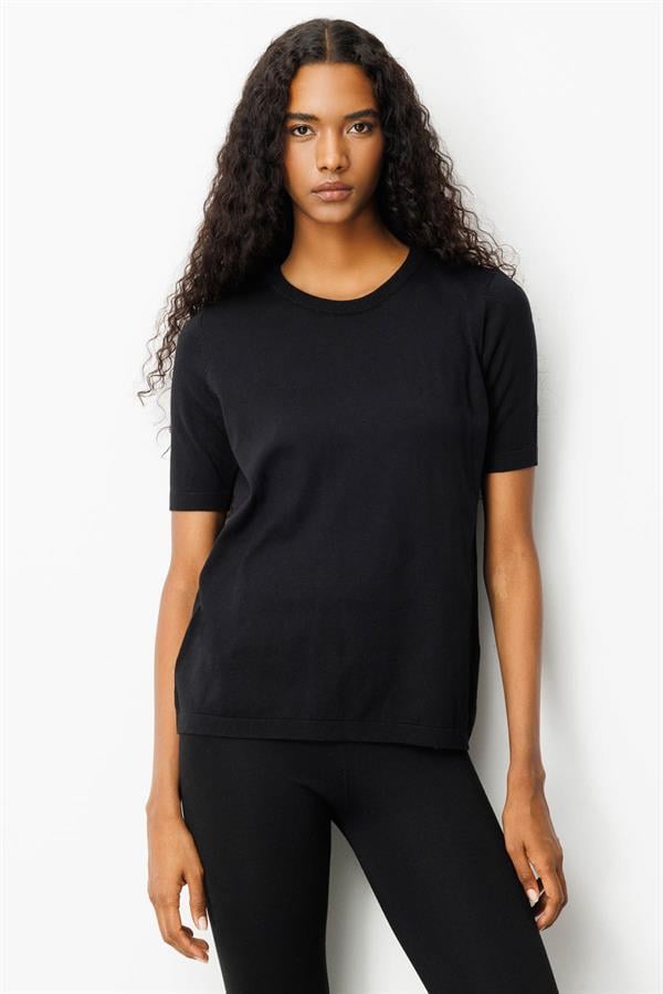 Kadın Sıfır Yaka Kısa Kollu Düz Bluz Siyah