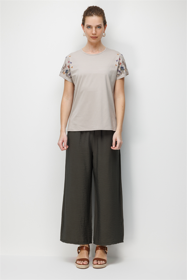 Kadın Sıfır Yaka Nakış İşlemeli Düşük Kollu Penye T-shirt Bej