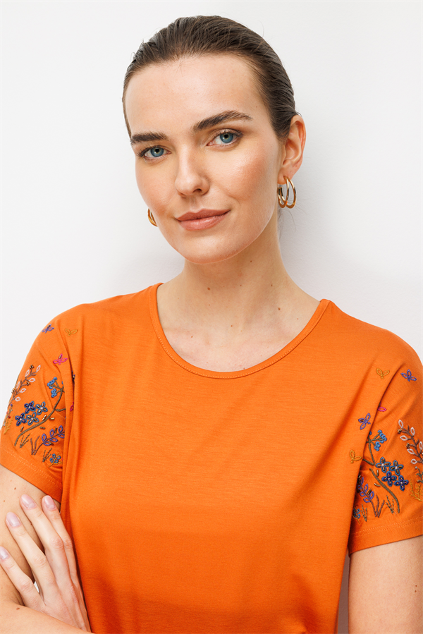 Kadın Sıfır Yaka Nakış İşlemeli Düşük Kollu Penye T-shirt Turuncu