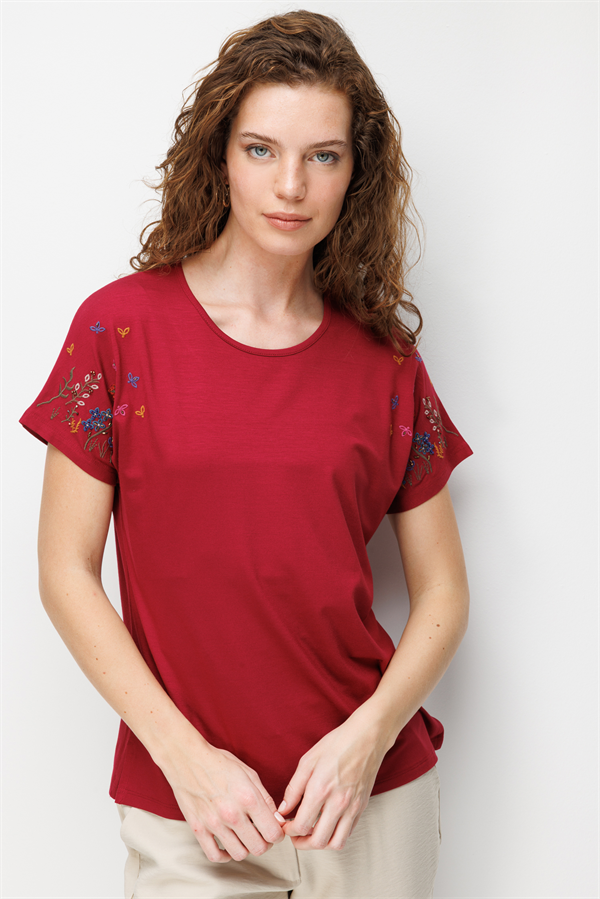 Kadın Sıfır Yaka Nakış İşlemeli Düşük Kollu Penye T-shirt Vişne