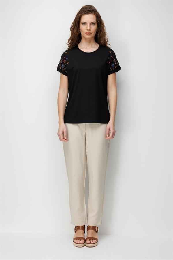 Kadın Sıfır Yaka Nakış İşlemeli Düşük Kollu Penye T-shirt Siyah
