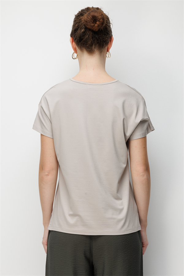 Kadın Sıfır Yaka Nakış İşlemeli Düşük Kollu Penye T-shirt Bej