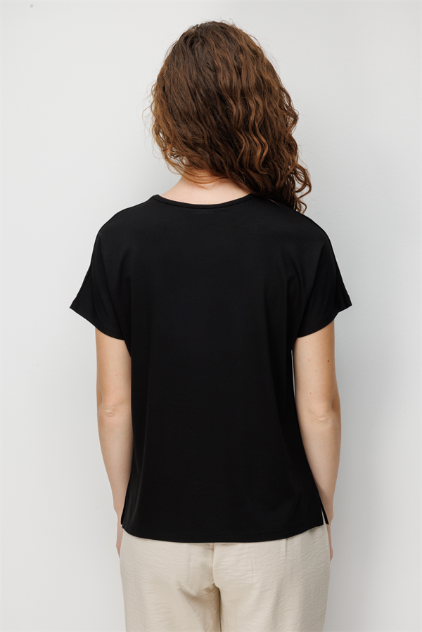 Kadın Sıfır Yaka Nakış İşlemeli Düşük Kollu Penye T-shirt Siyah
