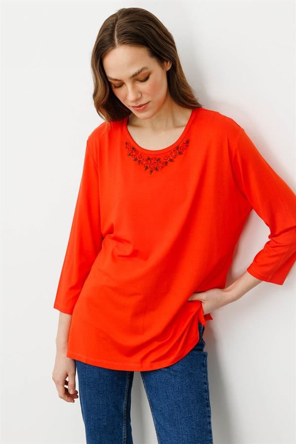 Kadın Sıfır Yaka Nakışlı Penye Bluz Mercan