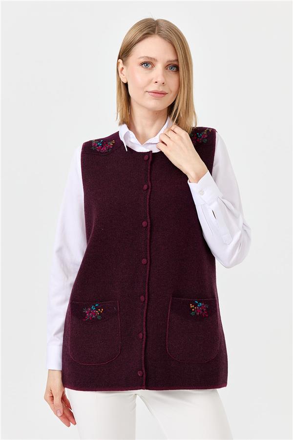 Kadın Sıfır Yaka Omuzu Cep Kapağı Keçeli İşlemeli Düğmeli Yün Yelek K.Mürdüm