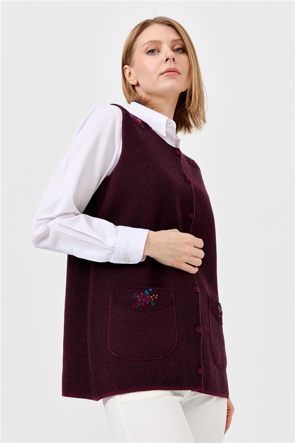 Kadın Sıfır Yaka Omuzu Cep Kapağı Keçeli İşlemeli Düğmeli Yün Yelek K.Mürdüm