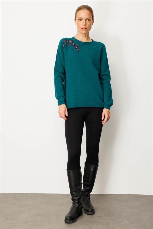 Kadın Sıfır Yaka Omuzu İşlemeli Yün Kazak K.Ö.başı