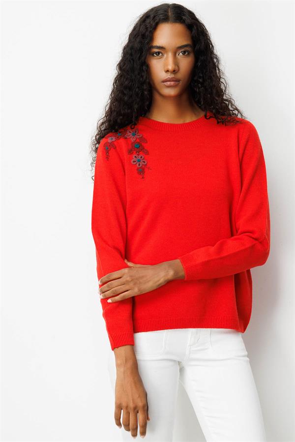 Kadın Sıfır Yaka Omuzu İşlemeli Yün Kazak Mercan