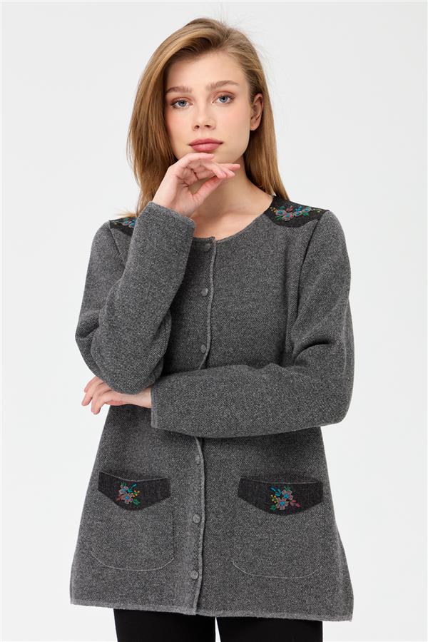 Женская шерстяная куртка с круглым вырезом, плечами и карманами из фетра с вышивкой