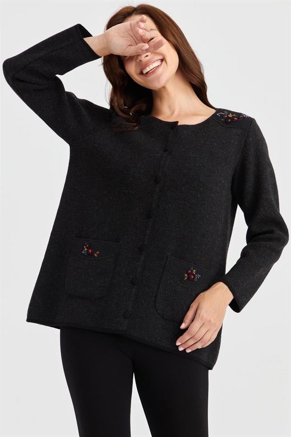 Женская шерстяная куртка с круглым вырезом, плечами и карманами из фетра с вышивкой