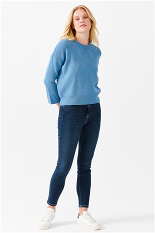 Женский короткий свитер с круглым вырезом и узором ромбы спереди, голубой