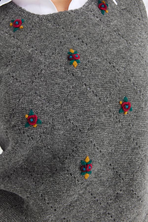 Женский свободный шерстяной свитер с круглым вырезом спереди