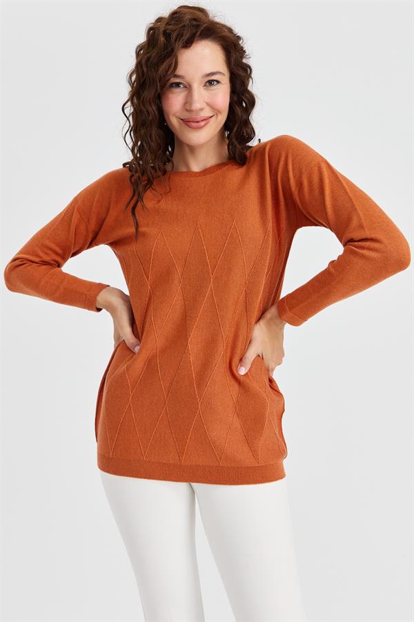 Женский вязаный свитер с круглым вырезом спереди и ромбовидными узорами