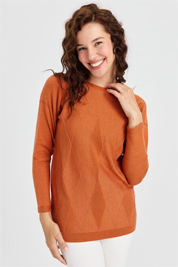 Женский вязаный свитер с круглым вырезом спереди и ромбовидными узорами