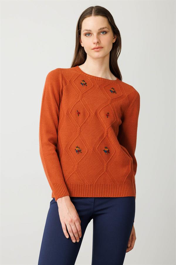 Kadın Sıfır Yaka Önü Baklava İşlemeli Kazak Kiremit