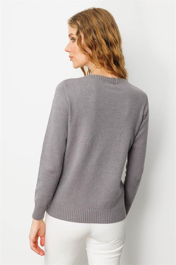 Kadın Sıfır Yaka Önü Baklava İşlemeli Kazak Füme