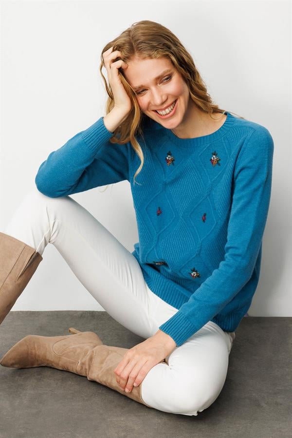 Kadın Sıfır Yaka Önü Baklava İşlemeli Kazak A.Petrol