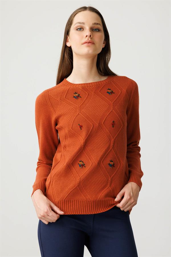 Kadın Sıfır Yaka Önü Baklava İşlemeli Kazak Kiremit