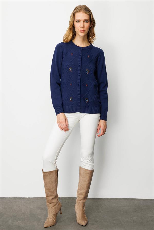 Kadın Sıfır Yaka Önü Baklavalı Nakış İşlemeli Hırka Lacivert