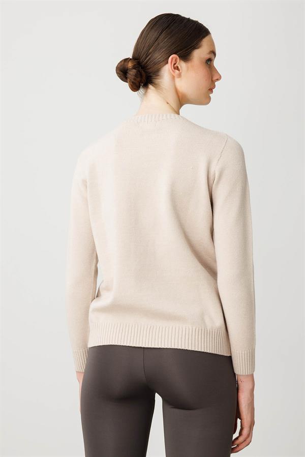 Kadın Sıfır Yaka Önü Baklava İşlemeli Kazak Bej