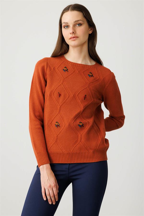 Kadın Sıfır Yaka Önü Baklava İşlemeli Kazak Kiremit